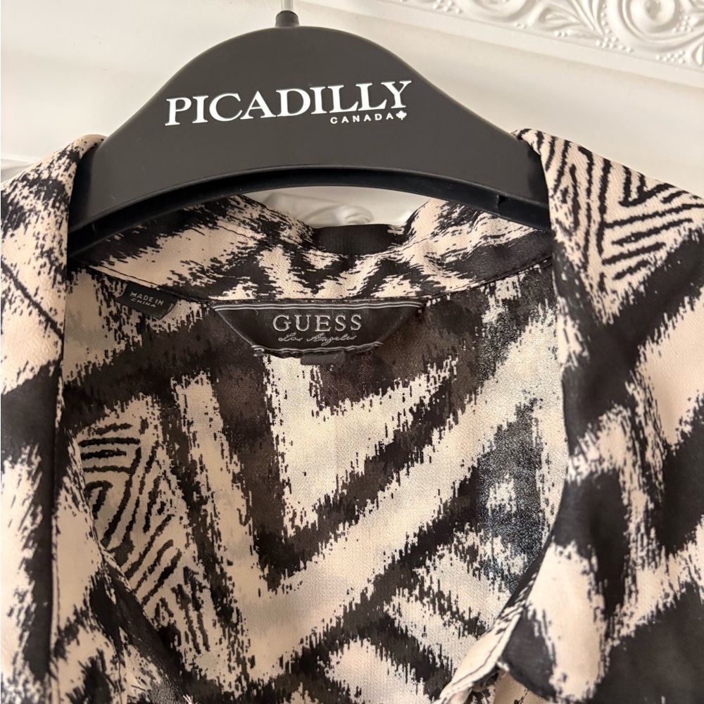 Guess Geometric Black and Cream Top